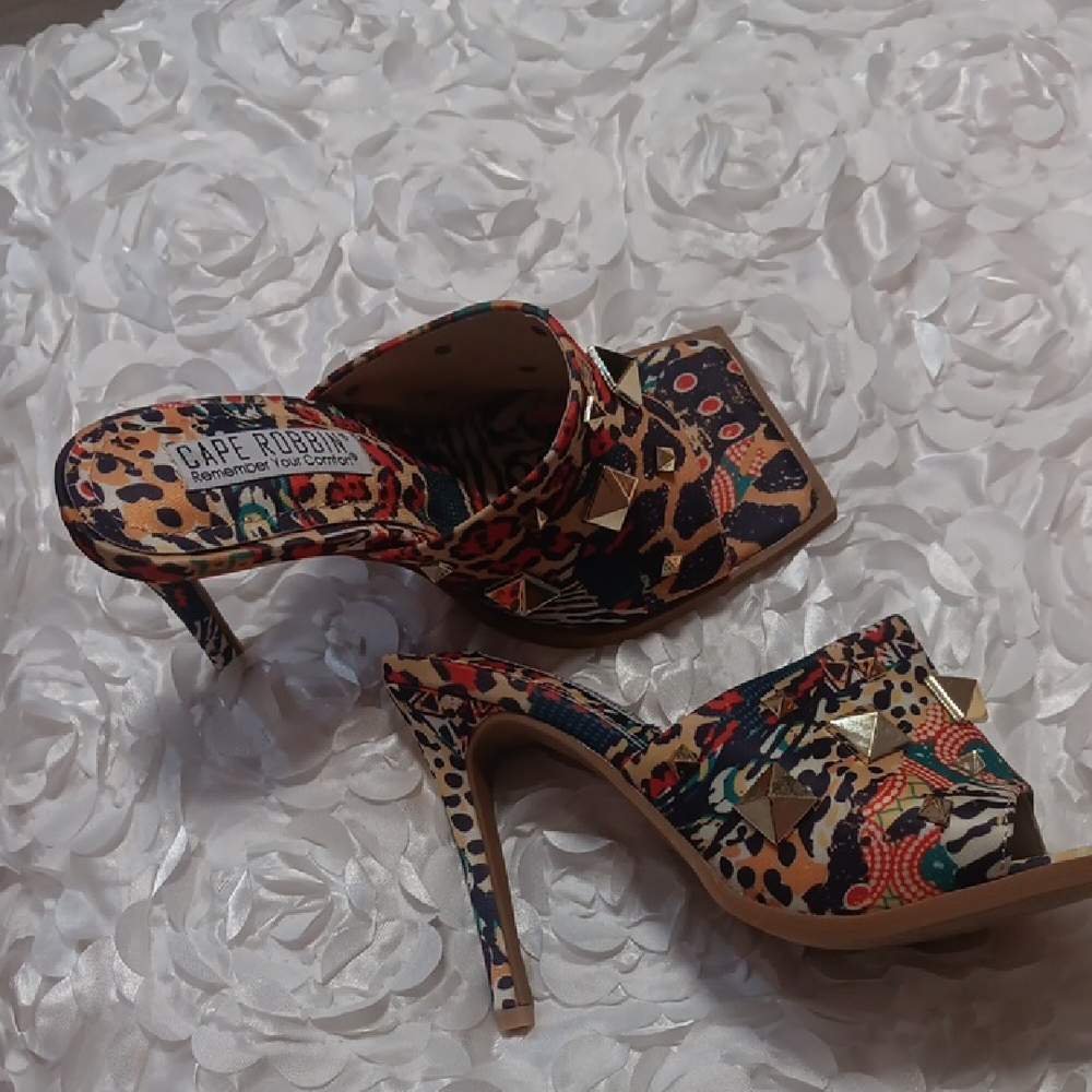Cape Robbin Vibrant Animal Print Heels Size 5.5 EXtra Cute!